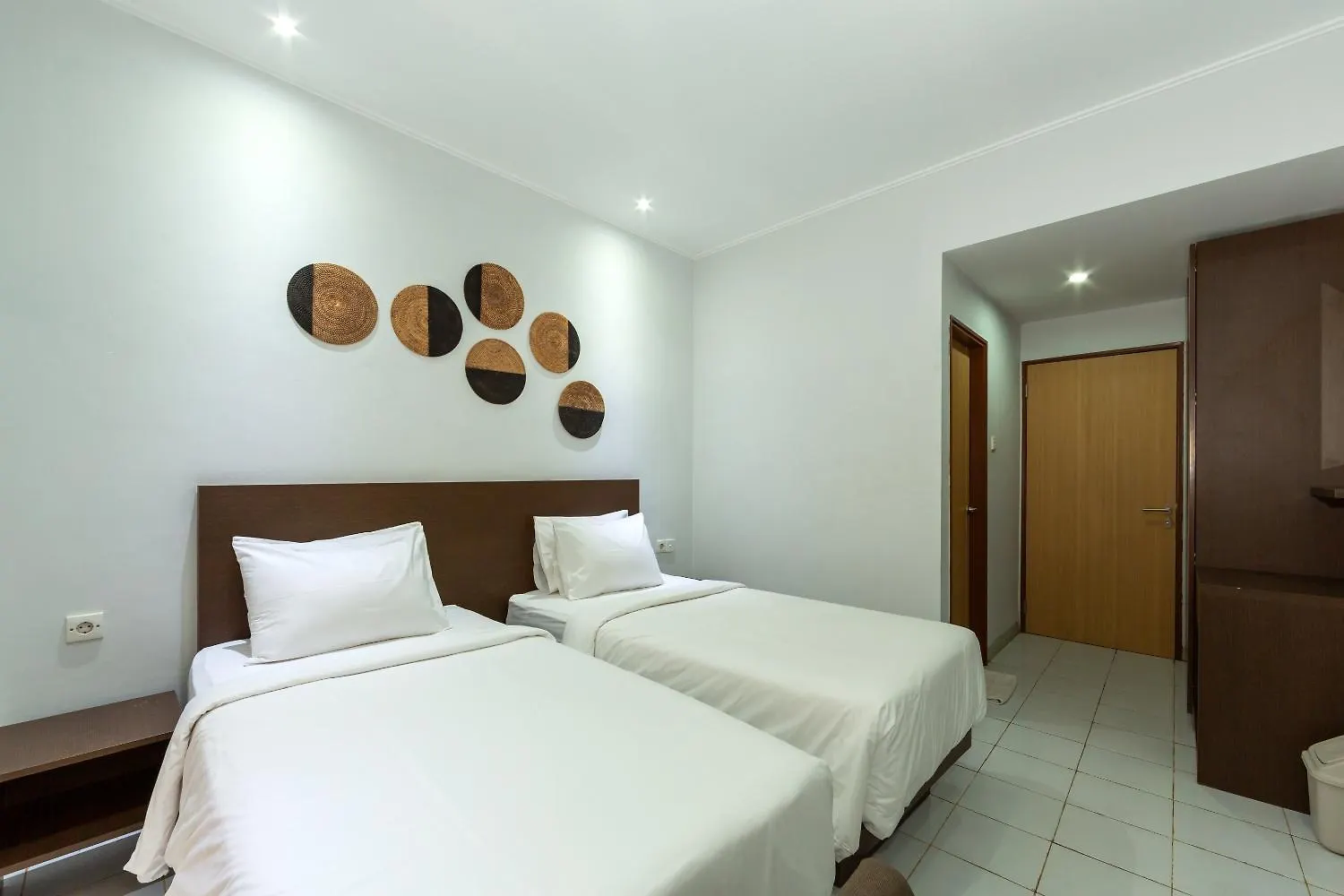 Cove Matahari Guesthouse Sunset レギャン アパートホテル